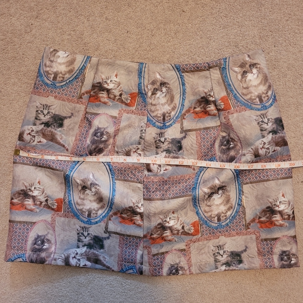 Large cat patterned skirt - Picture 8 of 9